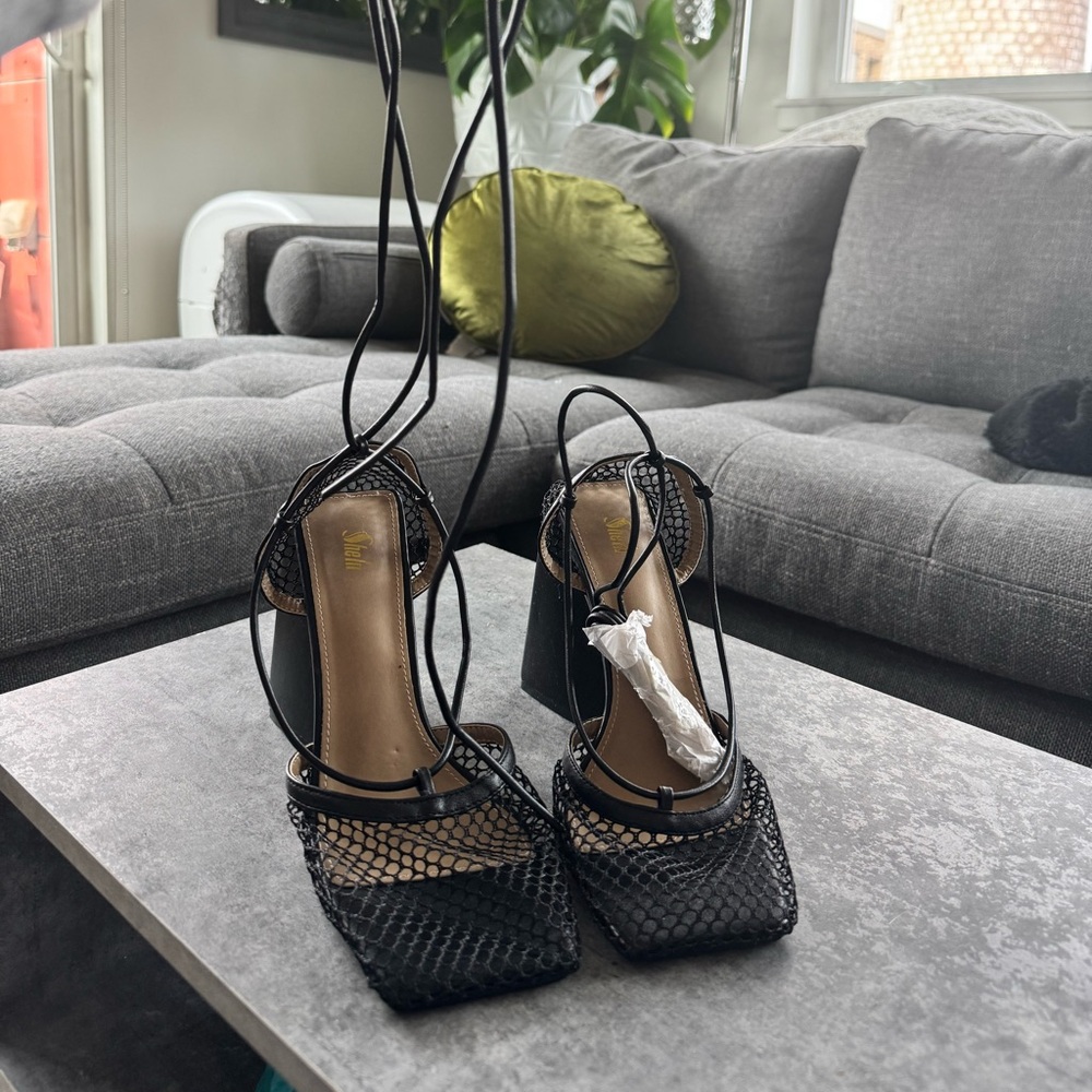 NEW Chic Black Mesh Strapy Women's Heels.